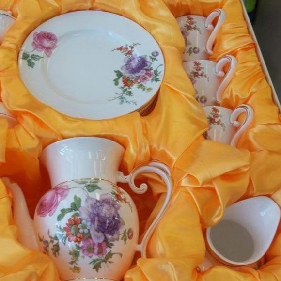 Bone China Tea Set 21 Pieces - Picture 3 of 3